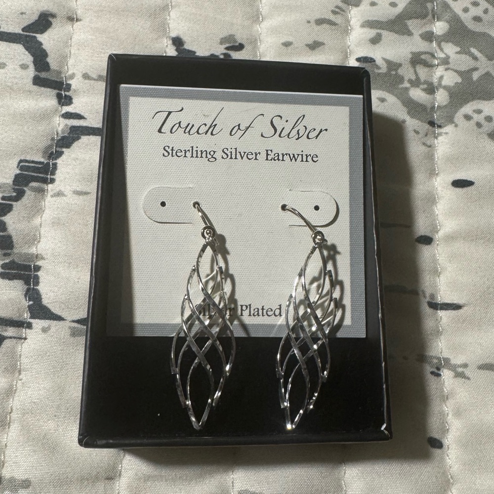 Touch of Silver Dangle Wire Earrings NWT